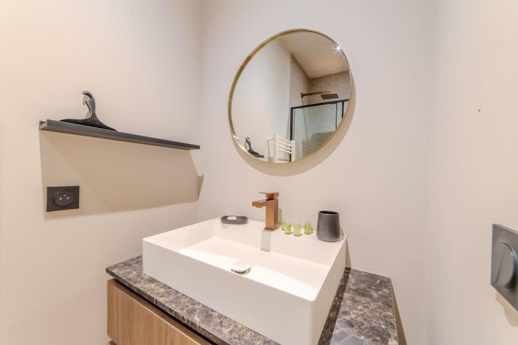 Fotografie z fotogalerie ubytování Le Charmant d'Ecully Logement Unique Avec Jardin à 10 minutes de Lyon v destinaci Écully