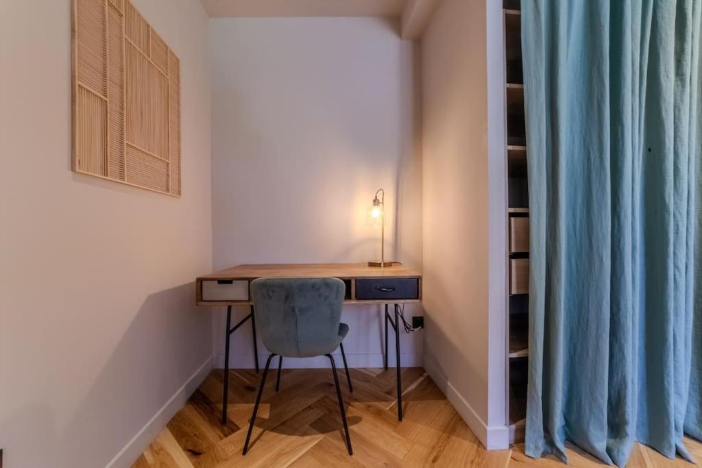 Fotografie z fotogalerie ubytování Le Charmant d'Ecully Logement Unique Avec Jardin à 10 minutes de Lyon v destinaci Écully
