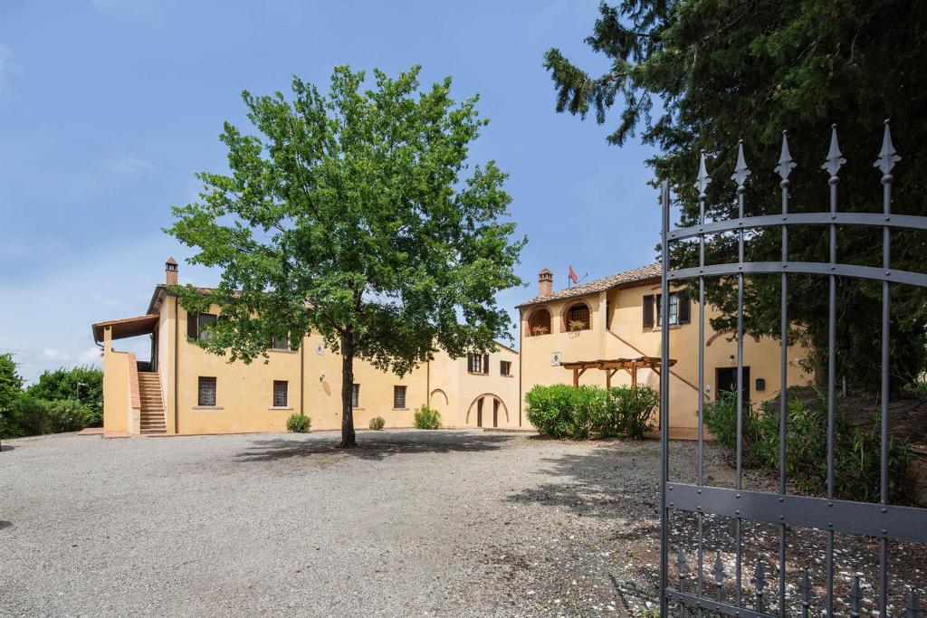 Badia di Morrona Agriturismo - Three-Bedroom Apartment