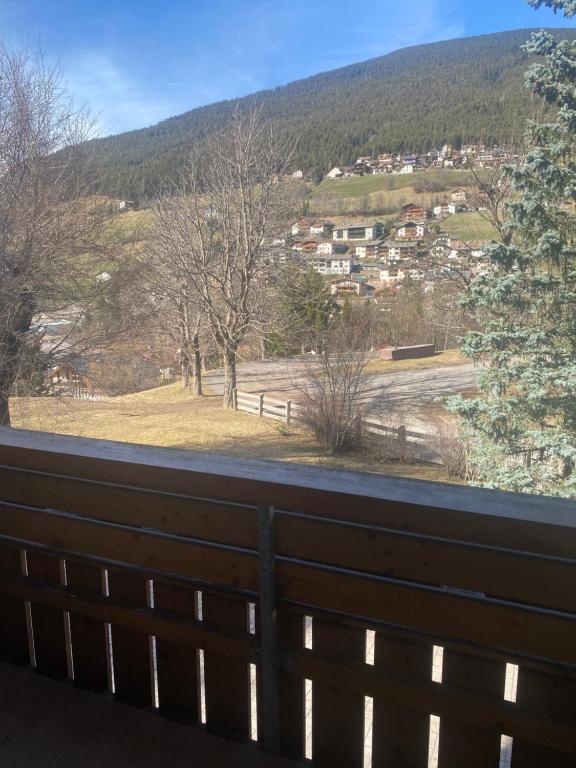 Nespecifikovaný výhled na hory nebo výhled na hory při pohledu z hotelu