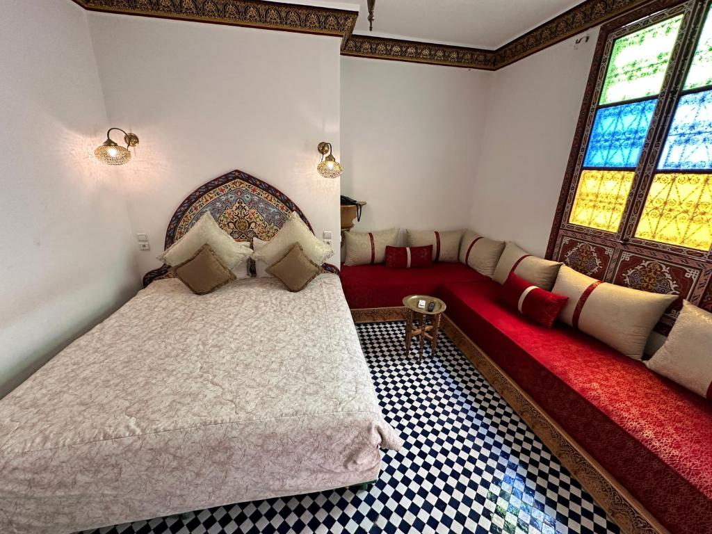 Postel nebo postele na pokoji v ubytování Riad Shama Fes
