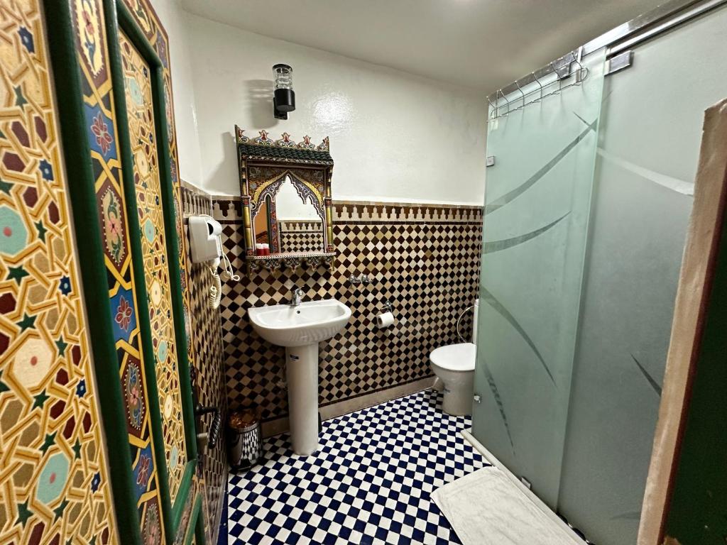 Koupelna v ubytování Riad Shama Fes