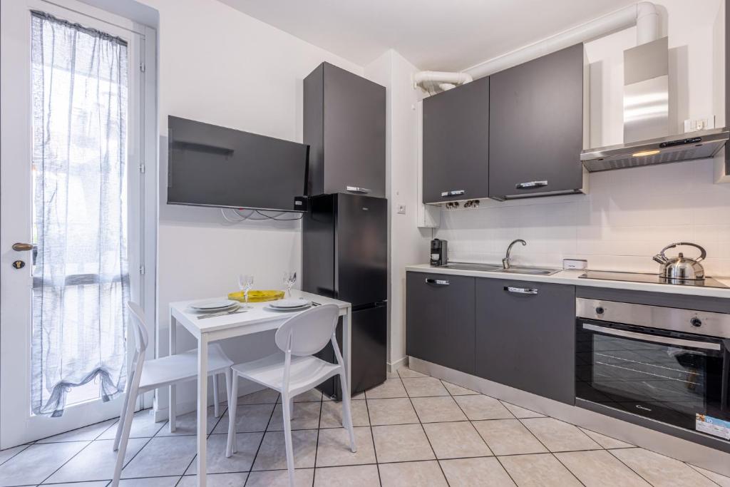 Kuchyň nebo kuchyňský kout v ubytování Gallarate Central Suite