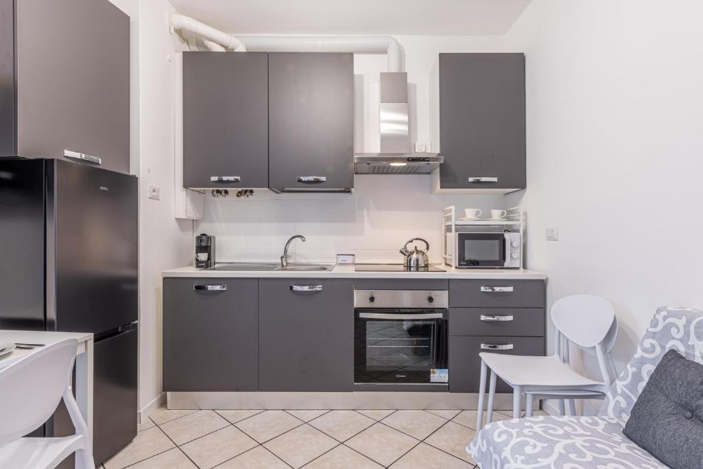 Kuchyň nebo kuchyňský kout v ubytování Gallarate Central Suite