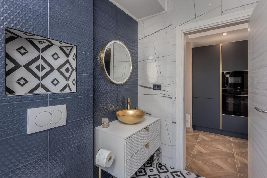 Adastra apartments with private parking ,sea view and floor heating