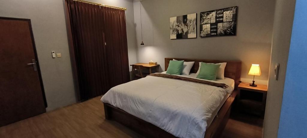 Postel nebo postele na pokoji v ubytování Tanggu ubud homestay