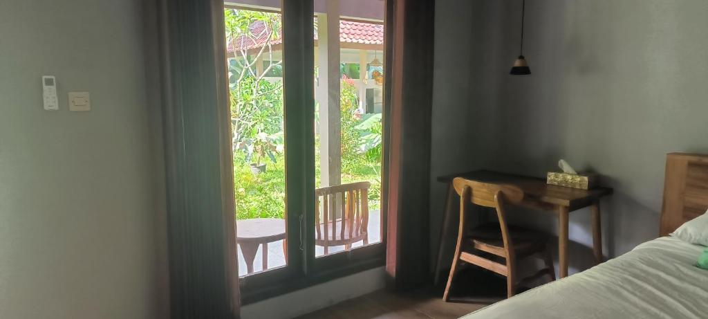 Postel nebo postele na pokoji v ubytování Tanggu ubud homestay