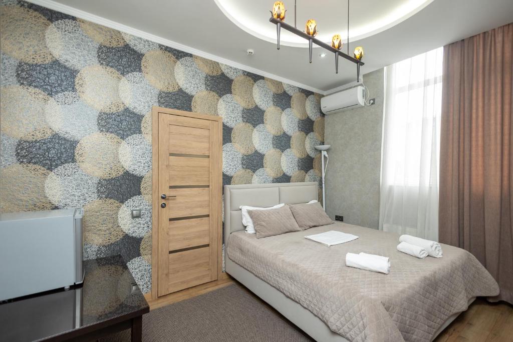 Postel nebo postele na pokoji v ubytování IRIS Hotel