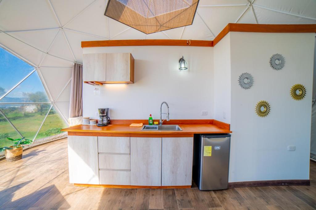Kuchyň nebo kuchyňský kout v ubytování Tocuma Glamping