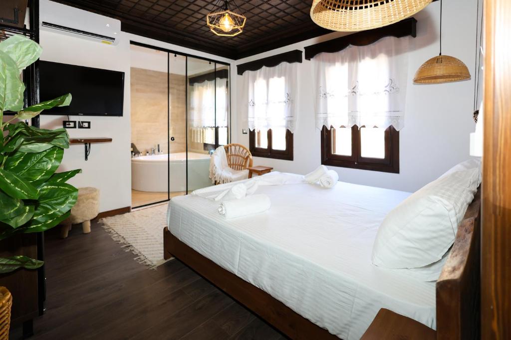 Postel nebo postele na pokoji v ubytování Ador Boutique Hotel