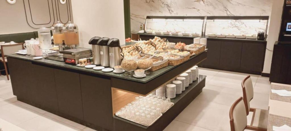 Eten bij of ergens in de buurt van het hotel

