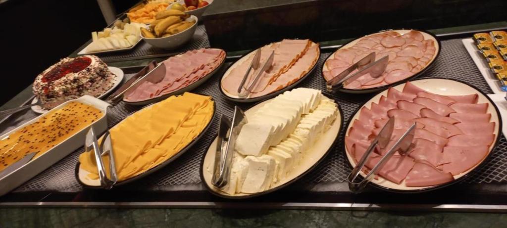 Eten bij of ergens in de buurt van het hotel

