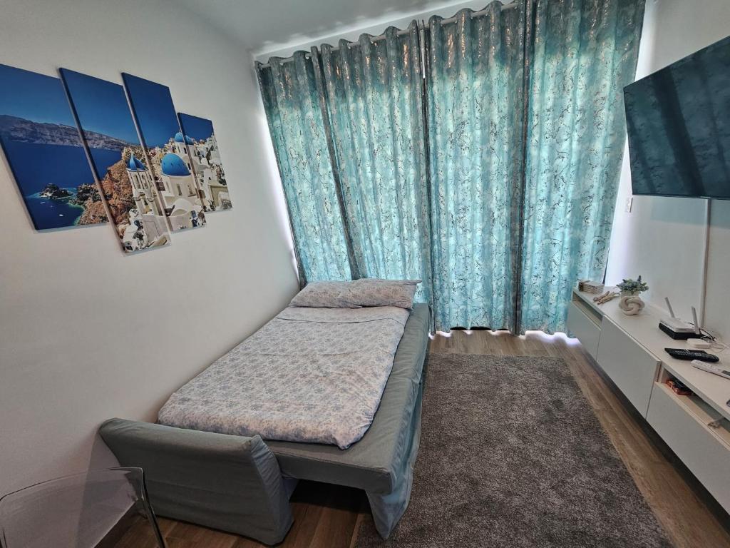 Postel nebo postele na pokoji v ubytování SantoriniRD