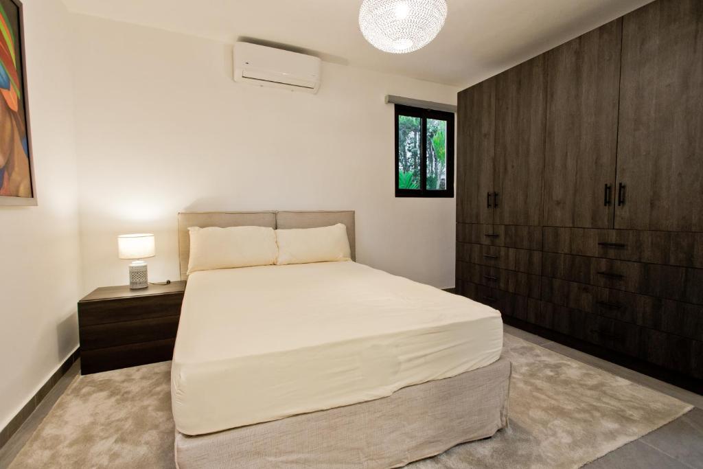 En eller flere senge i et værelse på Corales