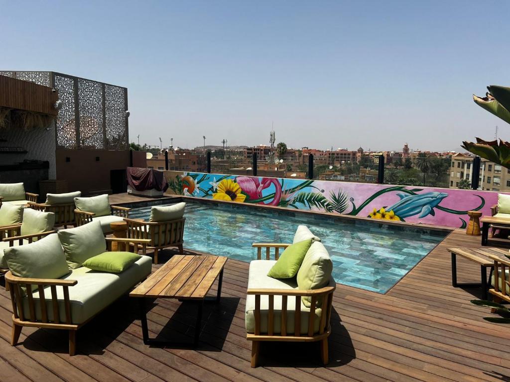 Bazén v ubytování Hotel Le Rocher Marrakech nebo v jeho okolí