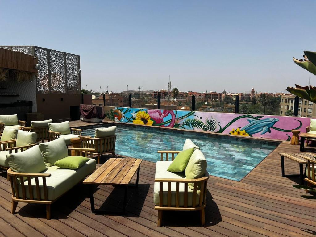 Bazén v ubytování Hotel Le Rocher Marrakech nebo v jeho okolí