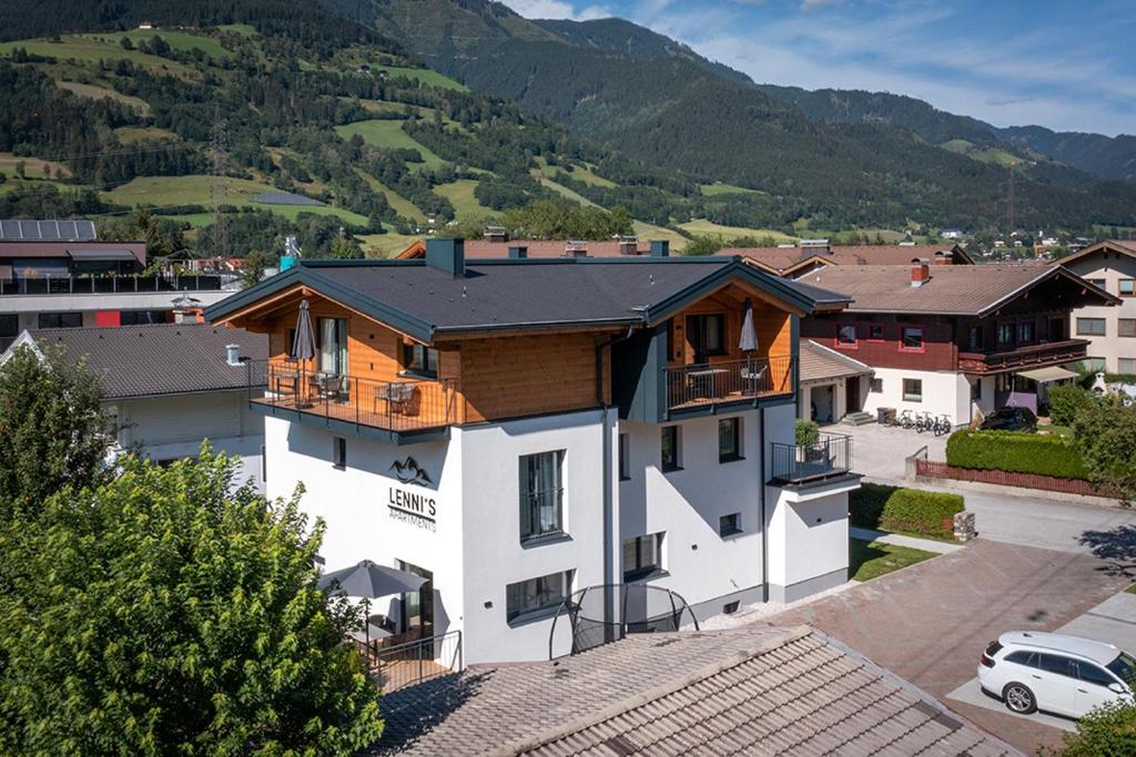 Nespecifikovaný výhled na hory nebo výhled na hory při pohledu z aparthotelu