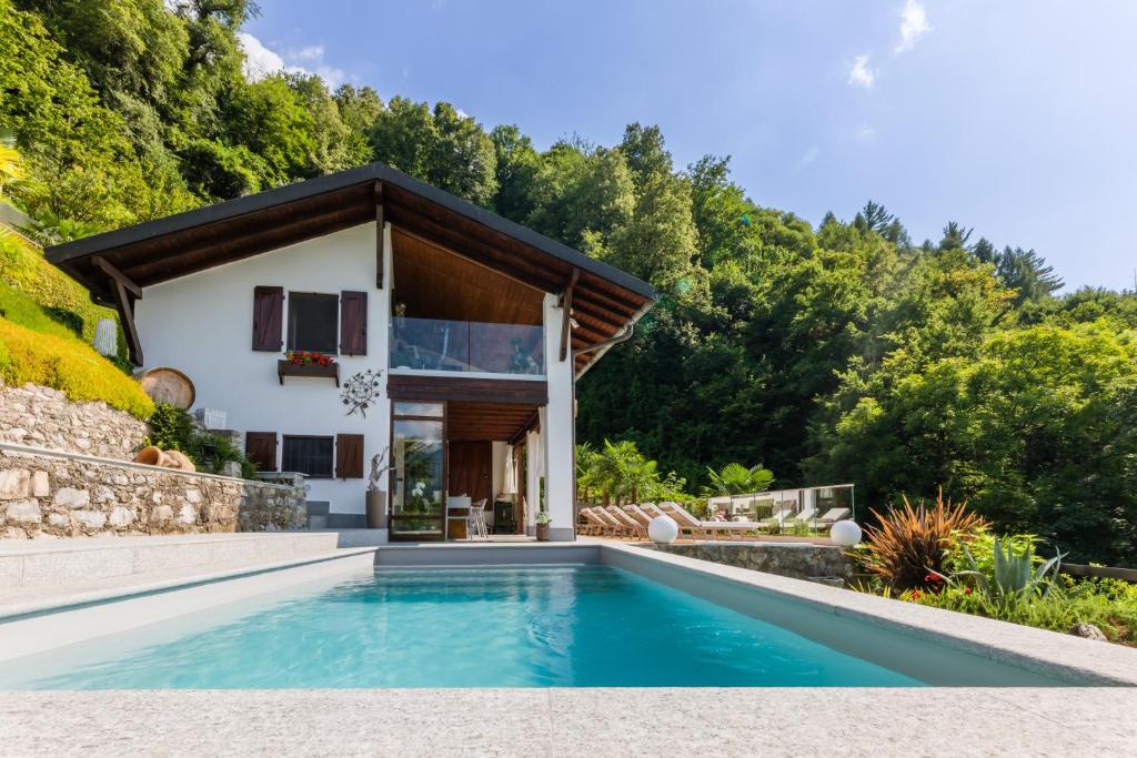 Bazén v ubytování Villa Rosch nebo v jeho okolí