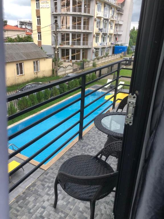 Bazén v ubytování Blue Horizon Apartments nebo v jeho okolí