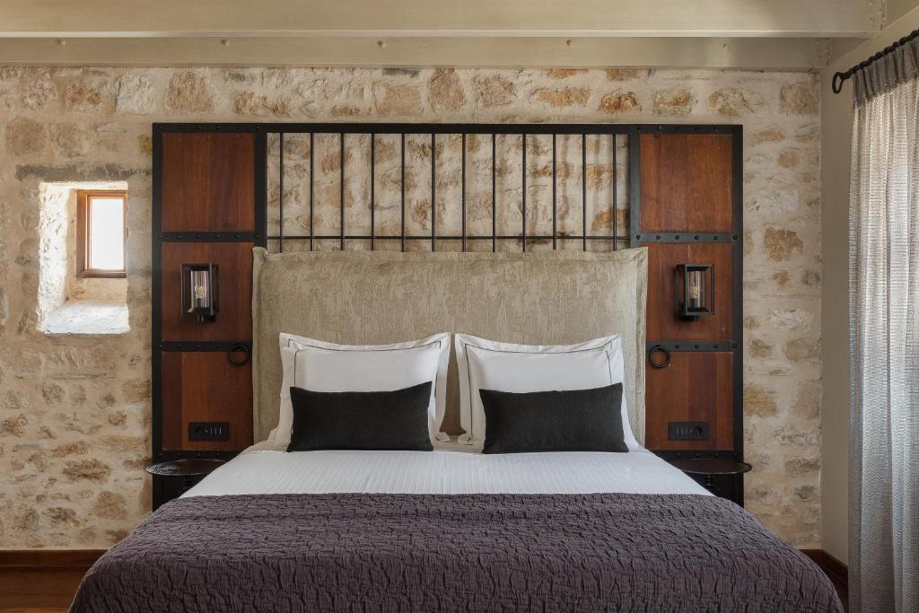 
Deluxe Loft with Bathtub & Fireplace
