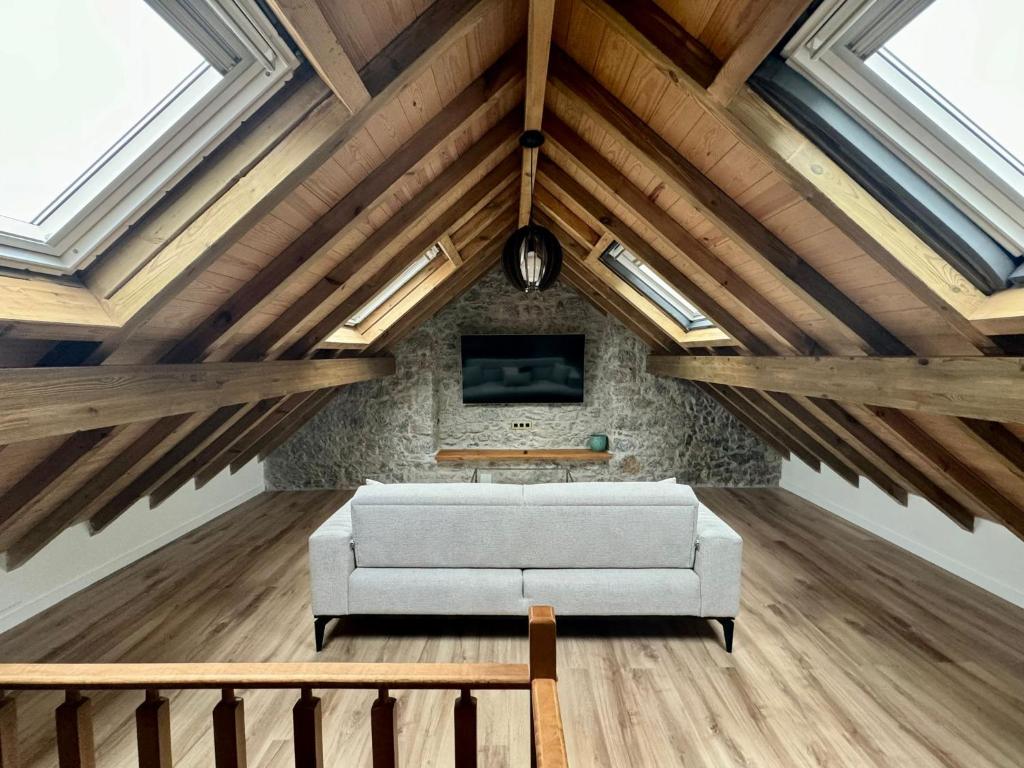 Χώρος καθιστικού στο Window to the Morrish Castle