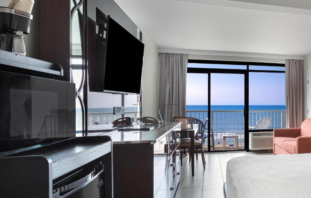 Captain's Quarters Resort - Studio - Oceanfront