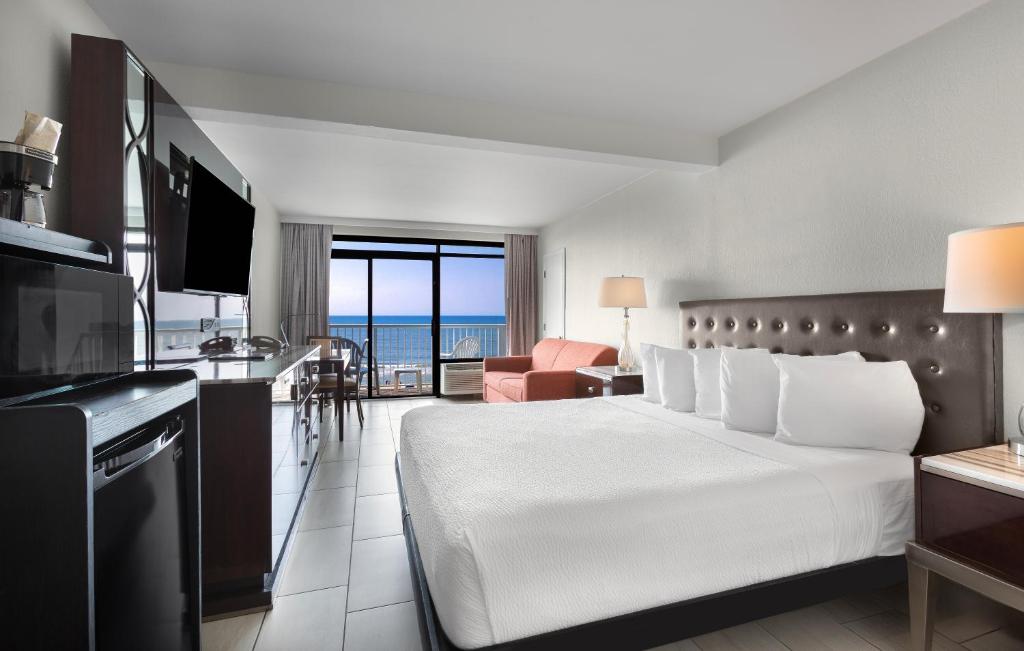 Captain's Quarters Resort photo