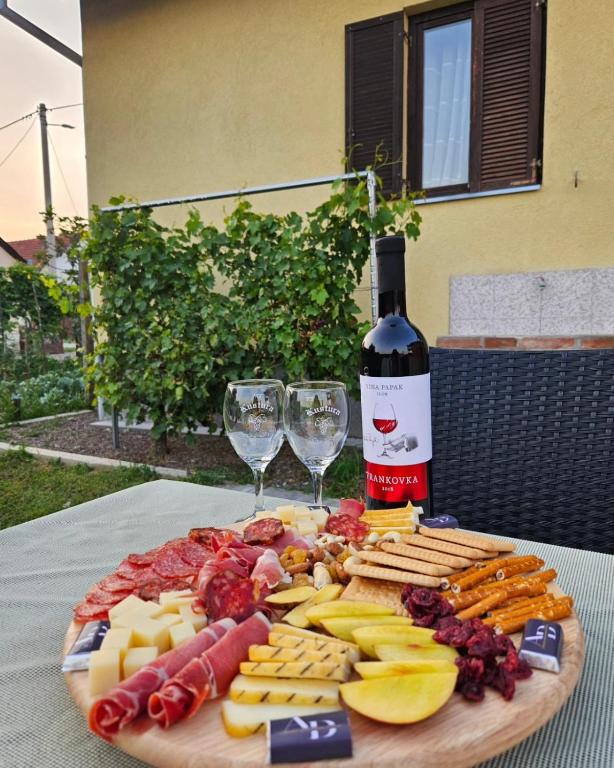 Nápoje v ubytování Studio apartman Dora