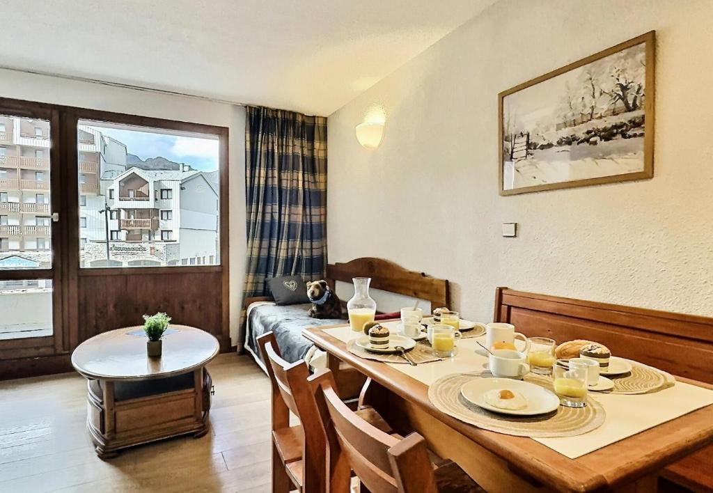 Posedenie v ubytovaní Résidence Hameau Du Borsat - Studio pour 4 Personnes 06