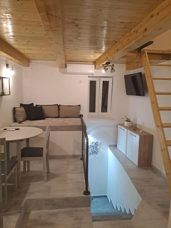TV a/nebo společenská místnost v ubytování Apartment Cvita