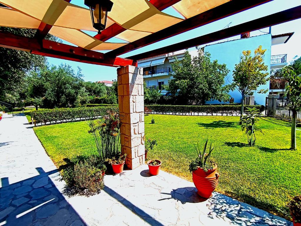 Zahrada ubytování Giorgos Apartments.