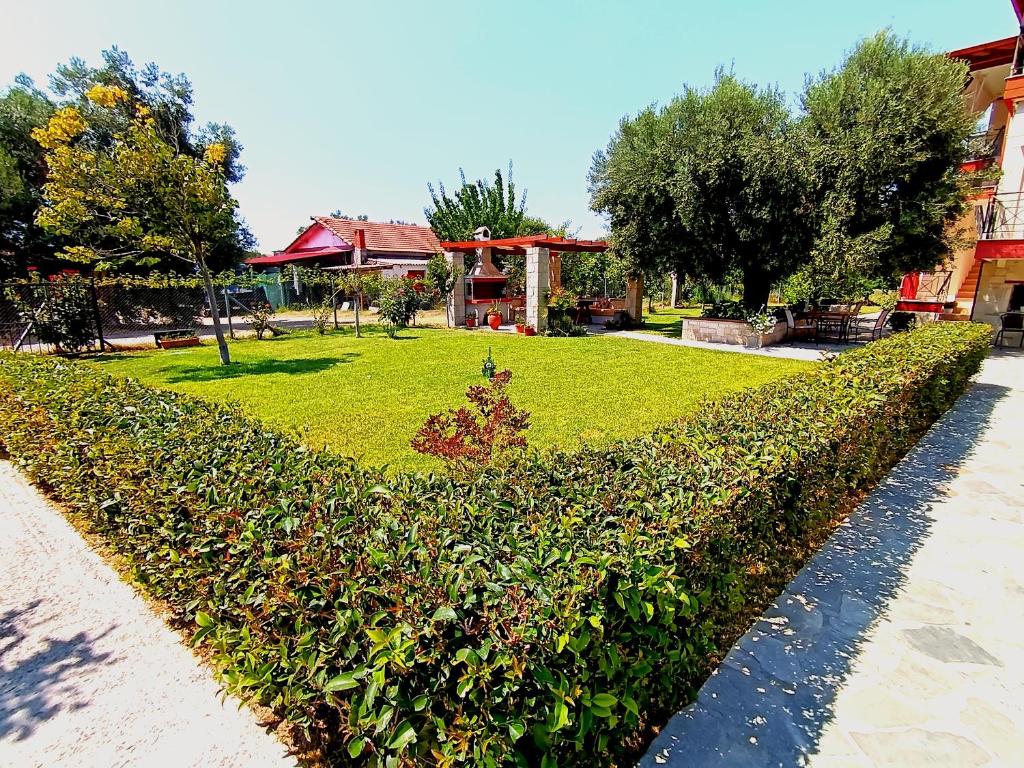 Zahrada ubytování Giorgos Apartments.