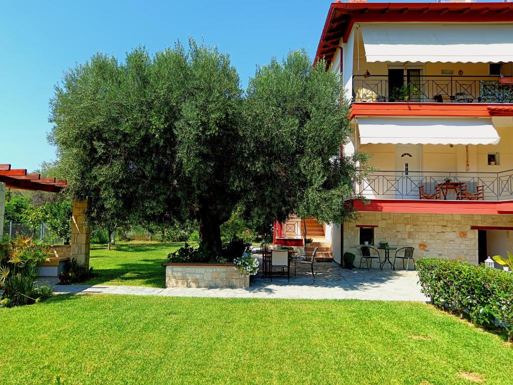 Zahrada ubytování Giorgos Apartments.