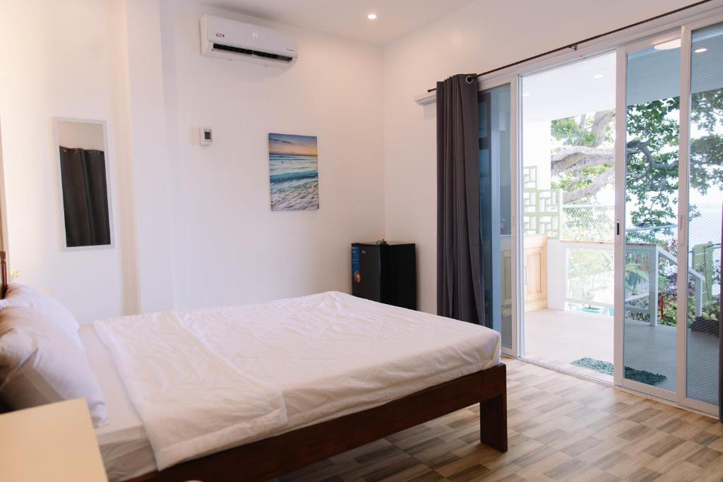 Letto o letti in una camera di Tulang Diot View Resort and Turtle Haven