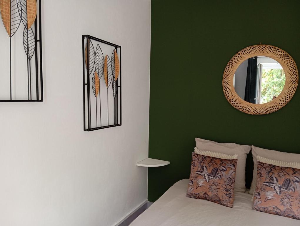 Postel nebo postele na pokoji v ubytování Appartement 2 hyper centre Lorient