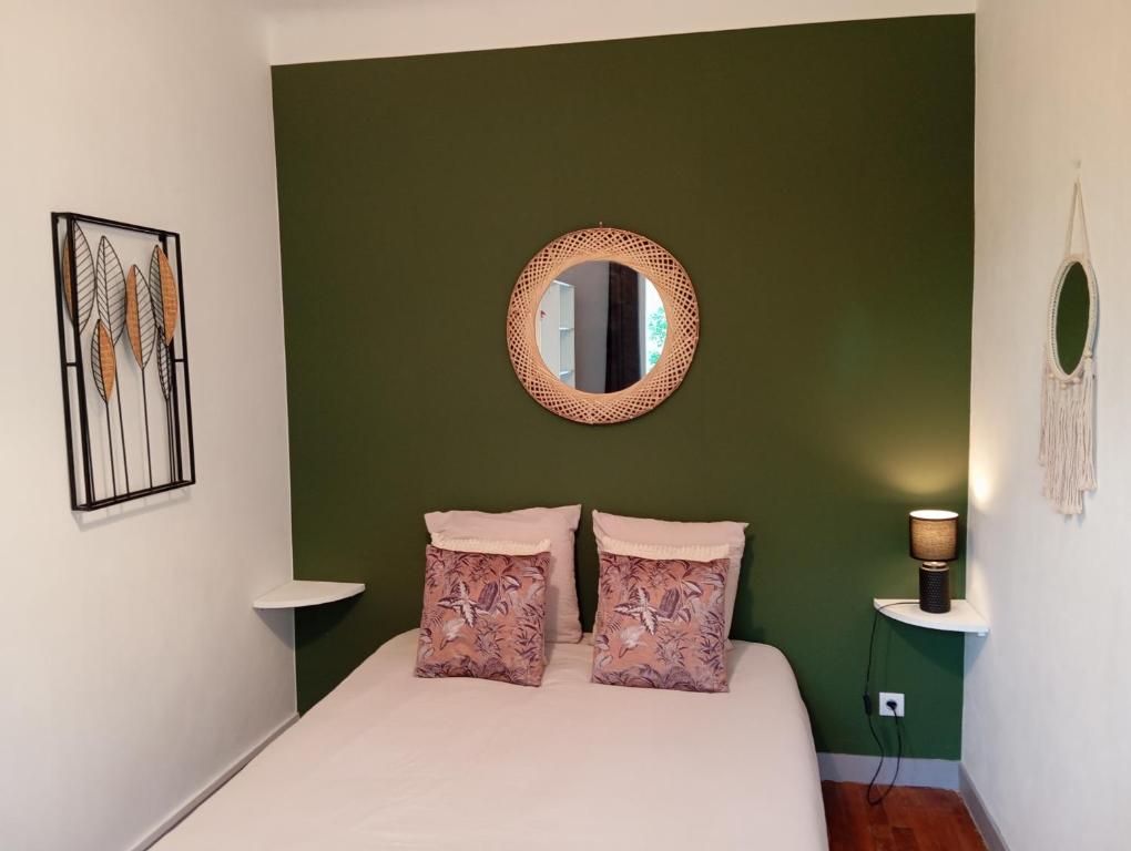 Postel nebo postele na pokoji v ubytování Appartement 2 hyper centre Lorient