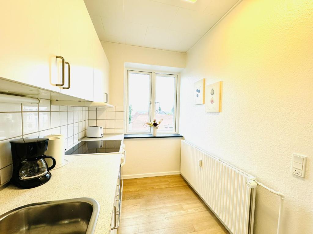 Kuchyň nebo kuchyňský kout v ubytování aday - Solsortvej Suite 3 Randers