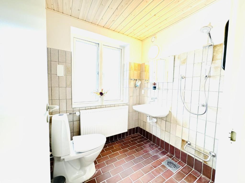 Koupelna v ubytování aday - Solsortvej Suite 3 Randers