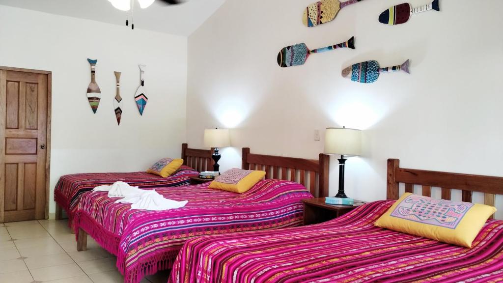 Postel nebo postele na pokoji v ubytování Las Lajas Beach Resort