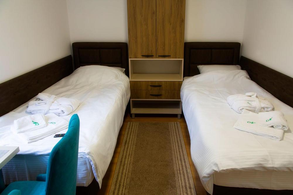 Postel nebo postele na pokoji v ubytování Aparmani Lucky