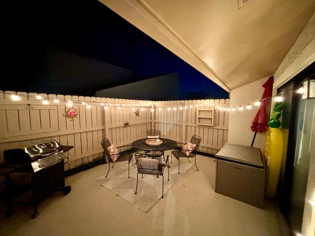 Posezení v ubytování Cozy Beach Condo in Complex