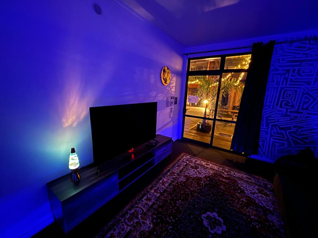 TV o dispositivi per l'intrattenimento presso Palm Tree Lodge