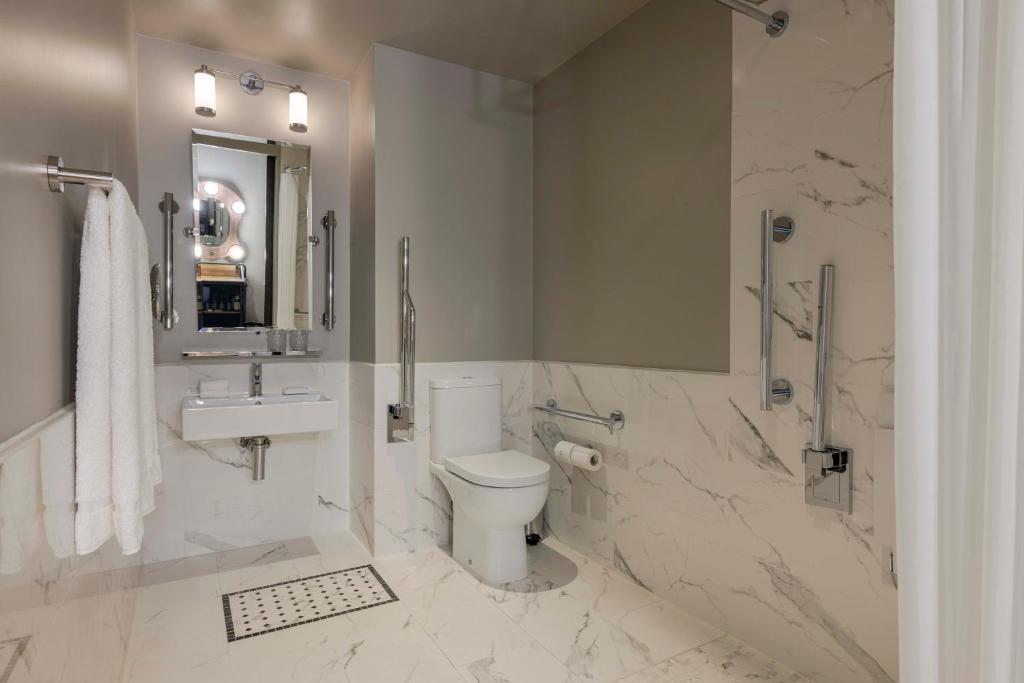 Virgin Hotels London - Shoreditch - Chamber King Accessible