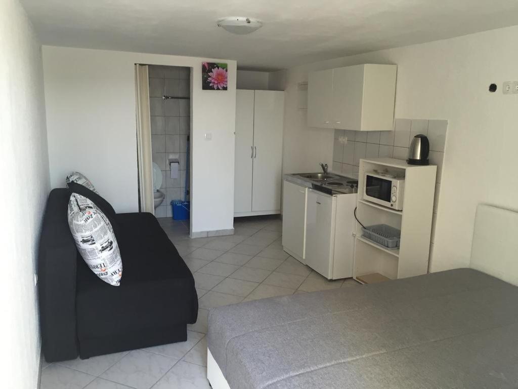 Η κουζίνα ή μικρή κουζίνα στο Villa Manjo