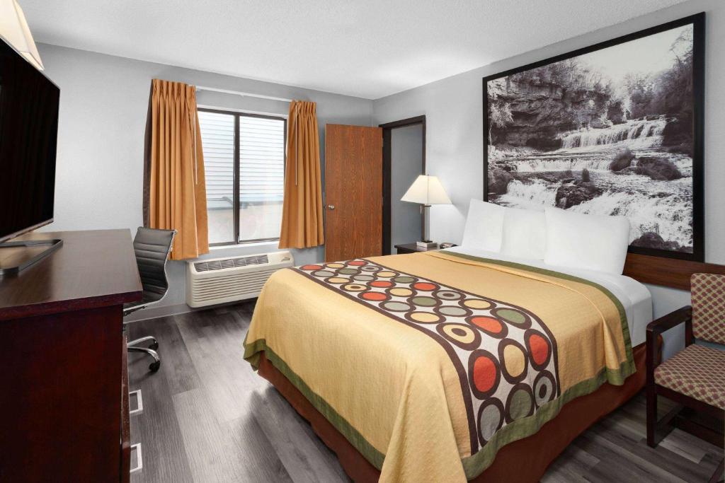 Super 8 by Wyndham Sun Prairie/Madison E photo