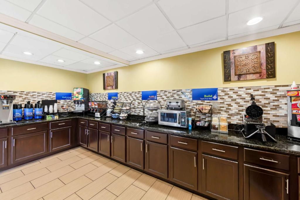 a coffee shop with a counter in a room at Best Western Dayton in Dayton