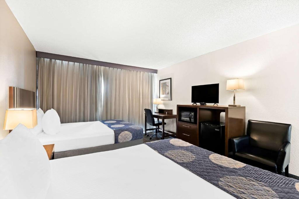 Best Western Yacht Harbor Hotel - Queen Room With Two Queen Beds With Harbor View