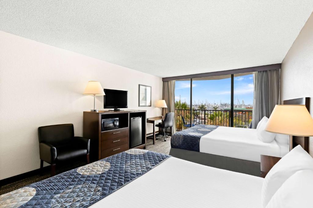 Best Western Yacht Harbor Hotel photo