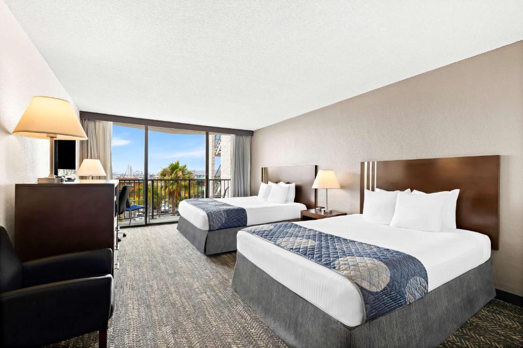 Best Western Yacht Harbor Hotel - Queen Room With Two Queen Beds - Non-Smoking