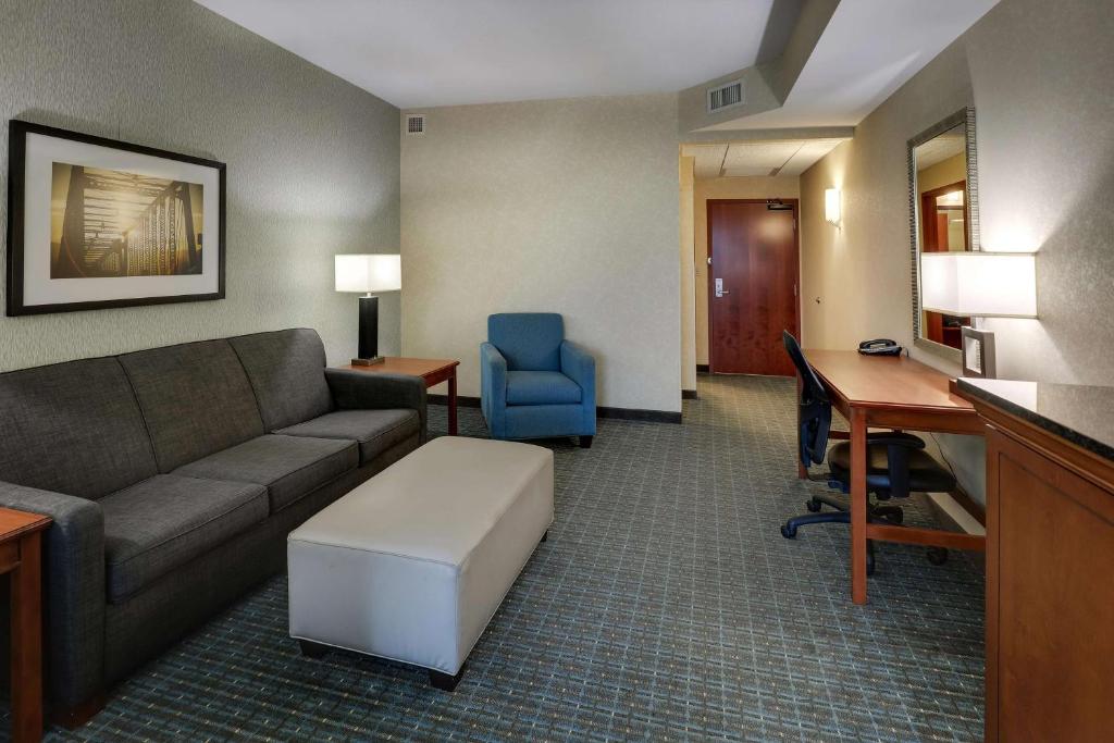 Drury Inn & Suites Grand Rapids photo